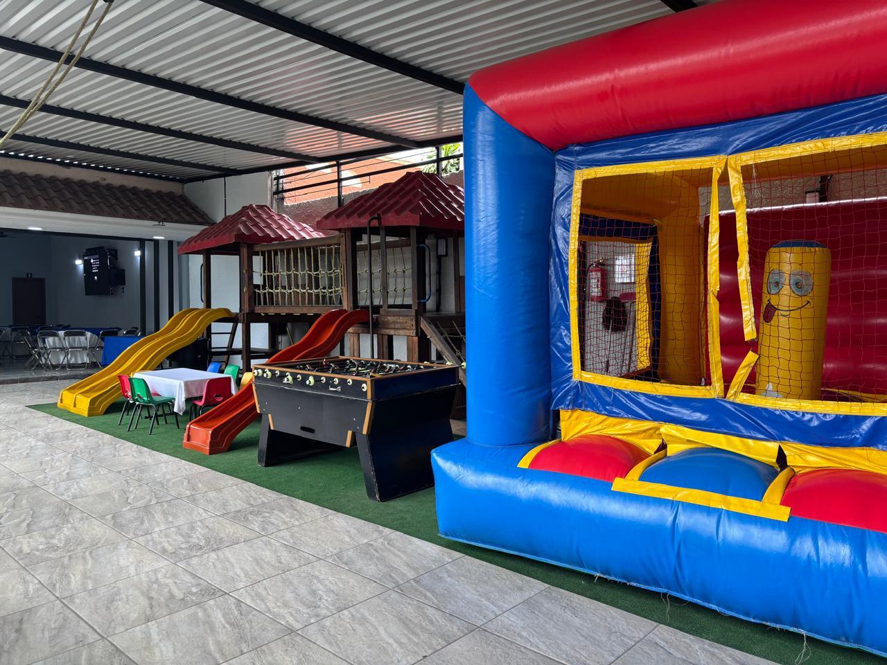 Área infantil y brincolín